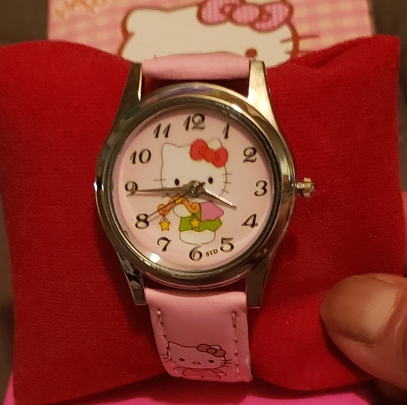 NWOT- PINK HELLO KITTY WATCH - Picture 4 of 8